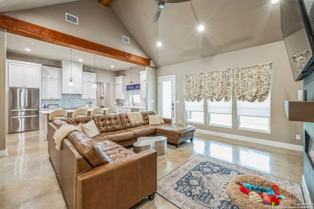 1062 Lariat, Bandera, TX 78003