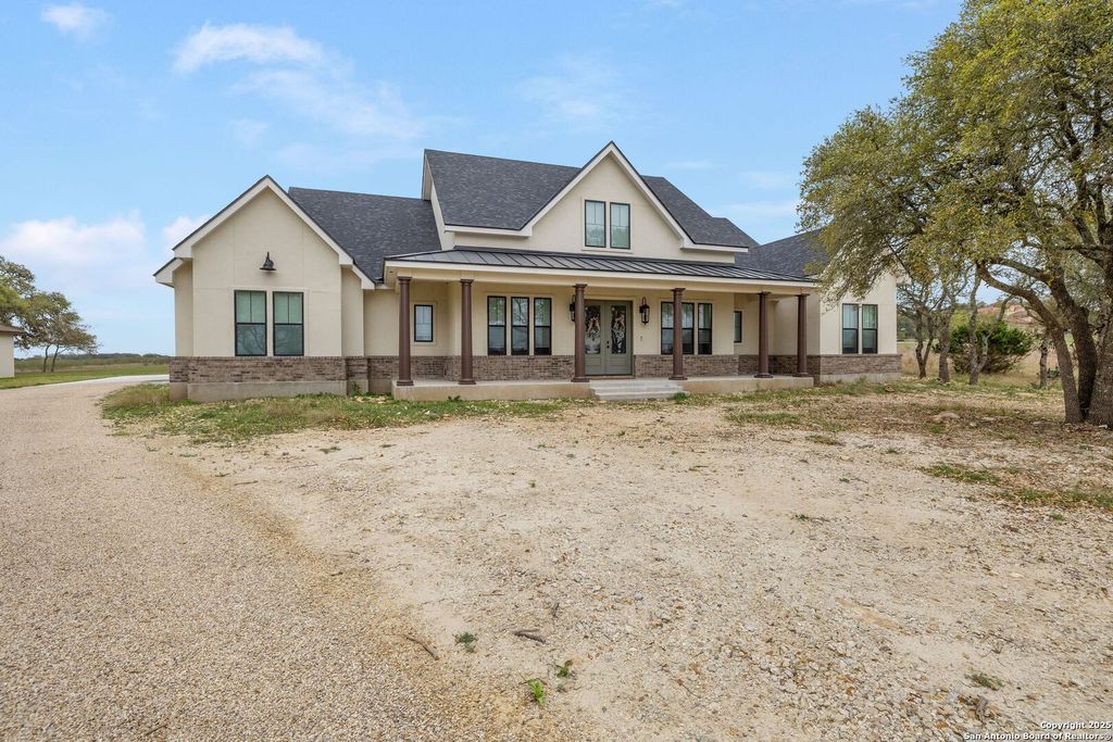 1062 Lariat, Bandera, TX 78003