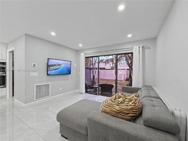 4712 Sheridan St 6, Hollywood, FL 33021