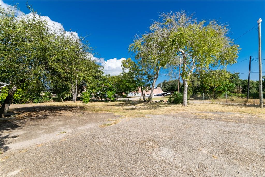 926 Park Ave, Corpus Christi, TX 78401 — photo 3
