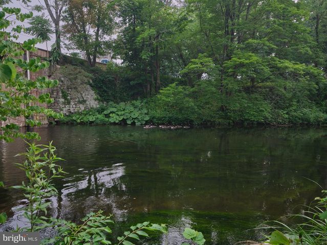 3 BRIDGE ST, Stockton, NJ 08559