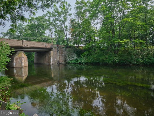 3 BRIDGE ST, Stockton, NJ 08559