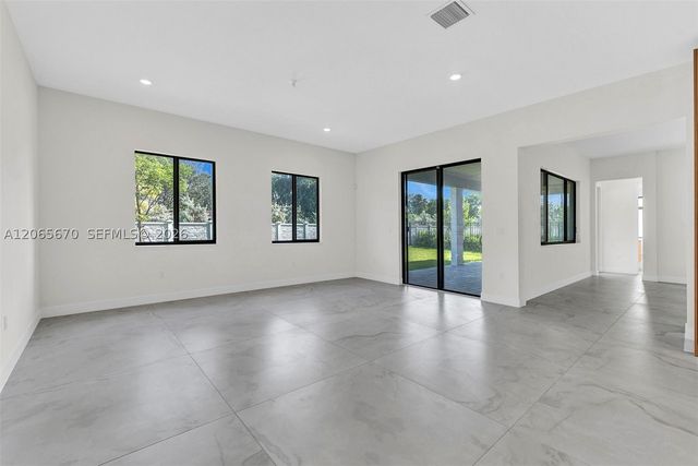 8283 SW 120th Ter, Miami, FL 33156