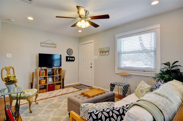 4933 Royal Drive, Fort Worth, TX 76116