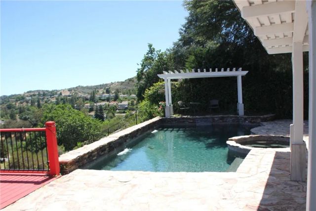 24574 Indian Hill Ln, West Hills, CA 91307