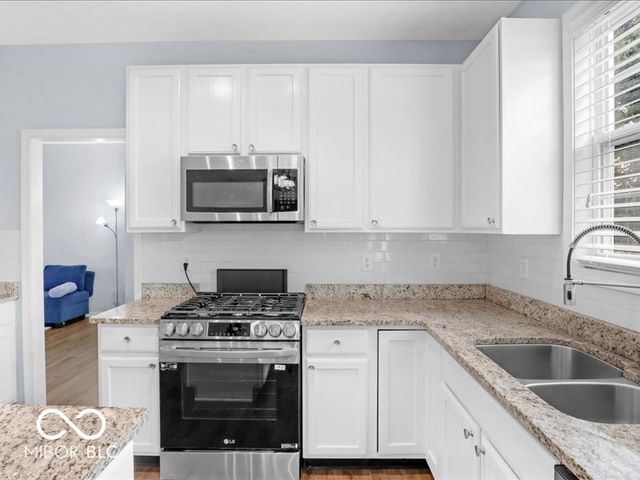 10165 Bootham Close, Fishers, IN 46038