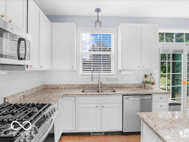 10165 Bootham Close, Fishers, IN 46038