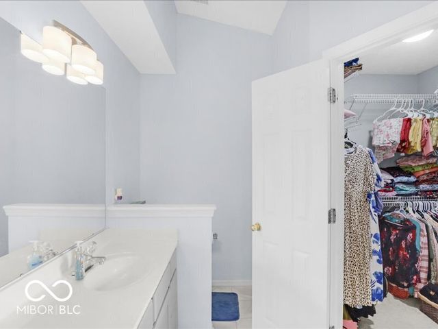 10165 Bootham Close, Fishers, IN 46038