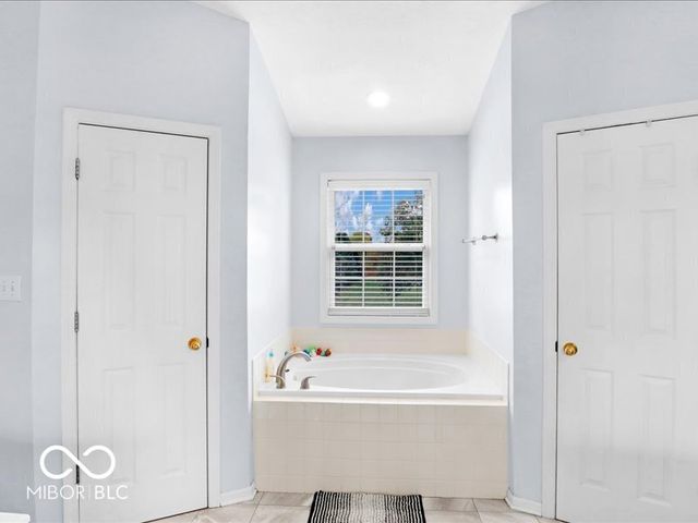 10165 Bootham Close, Fishers, IN 46038