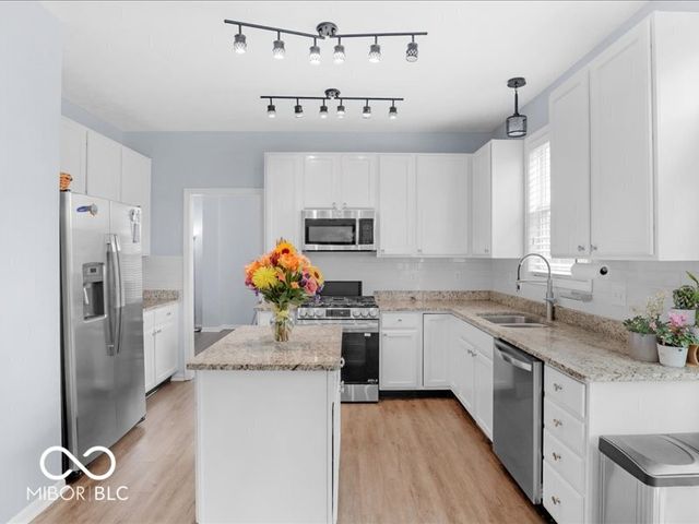 10165 Bootham Close, Fishers, IN 46038