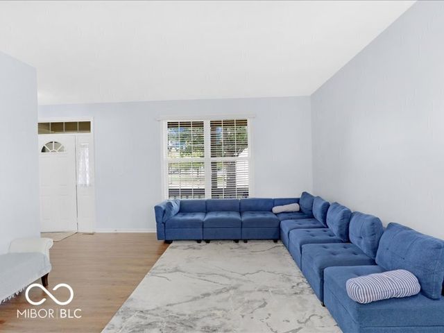 10165 Bootham Close, Fishers, IN 46038