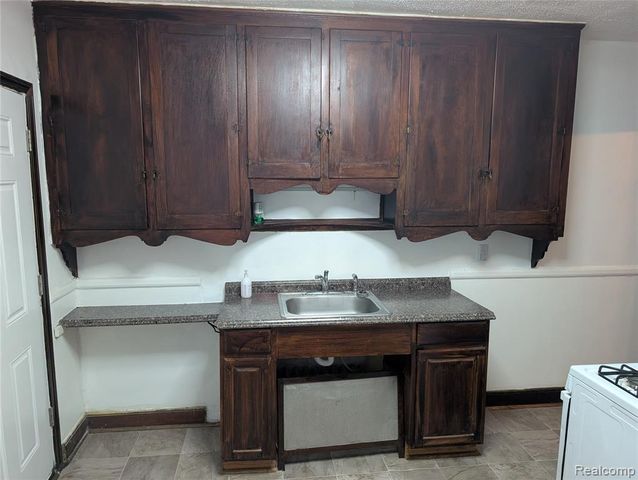 17151 Albion Street, Detroit, MI 48234