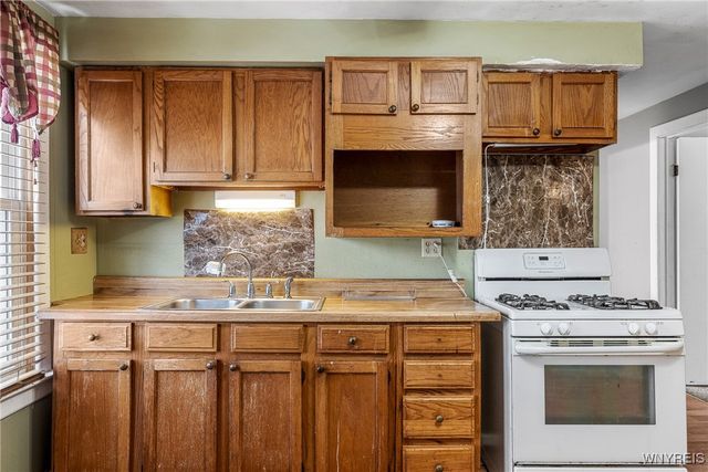 75 Juniata Place, Buffalo, NY 14210