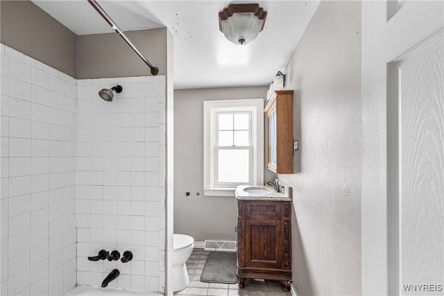 75 Juniata Place, Buffalo, NY 14210