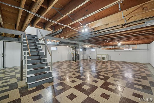 9233 Queenston Drive, Crestwood, MO 63126