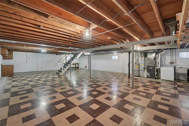 9233 Queenston Drive, Crestwood, MO 63126