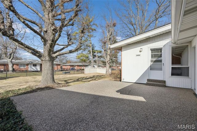 9233 Queenston Drive, Crestwood, MO 63126