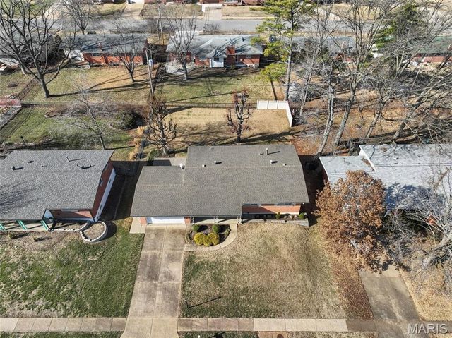 9233 Queenston Drive, Crestwood, MO 63126