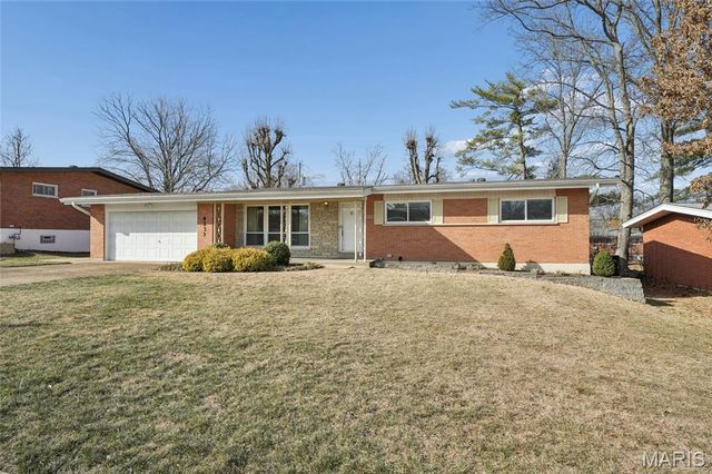 9233 Queenston Drive, Crestwood, MO 63126