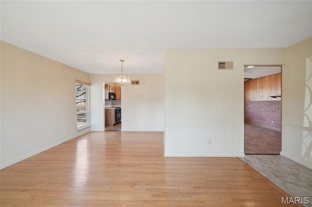 9233 Queenston Drive, Crestwood, MO 63126