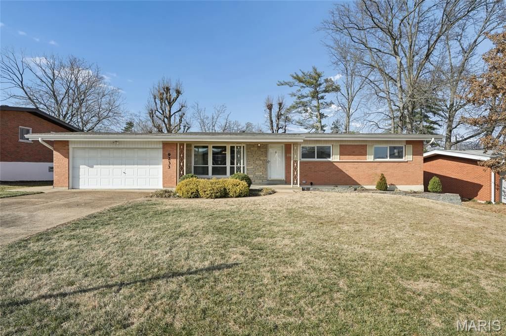 9233 Queenston Drive, Crestwood, MO 63126