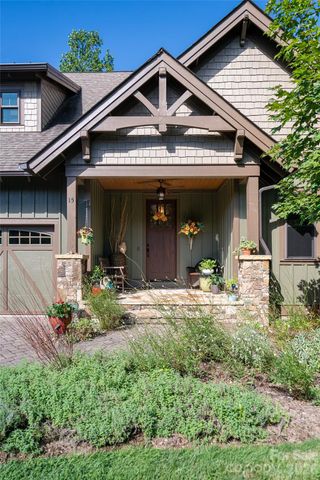 15 Stills Creek Loop, Fairview, NC 28730