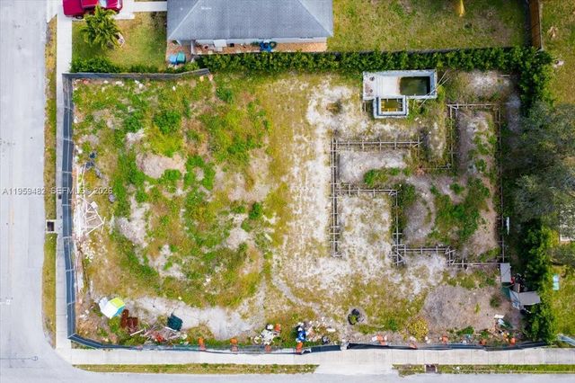 3210 NE 3rd Ave, Oakland Park, FL 33334