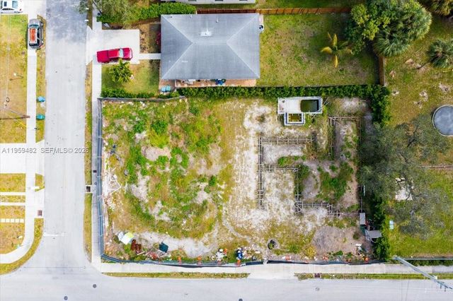 3210 NE 3rd Ave, Oakland Park, FL 33334