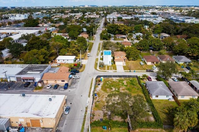 3210 NE 3rd Ave, Oakland Park, FL 33334