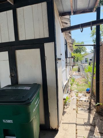 203 Huntington, San Antonio, TX 78207
