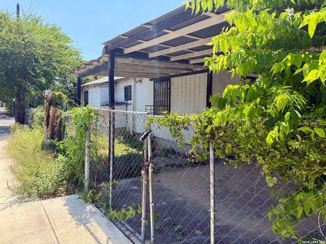 203 Huntington, San Antonio, TX 78207