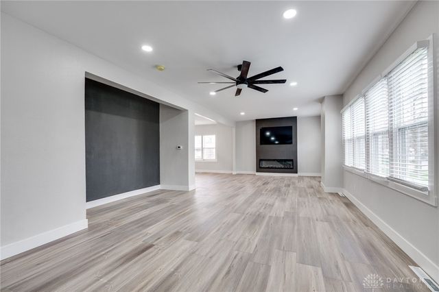 810 Belmonte Park, Dayton, OH 45405
