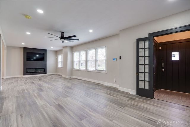 810 Belmonte Park, Dayton, OH 45405