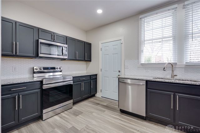 810 Belmonte Park, Dayton, OH 45405