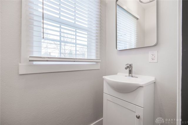 810 Belmonte Park, Dayton, OH 45405
