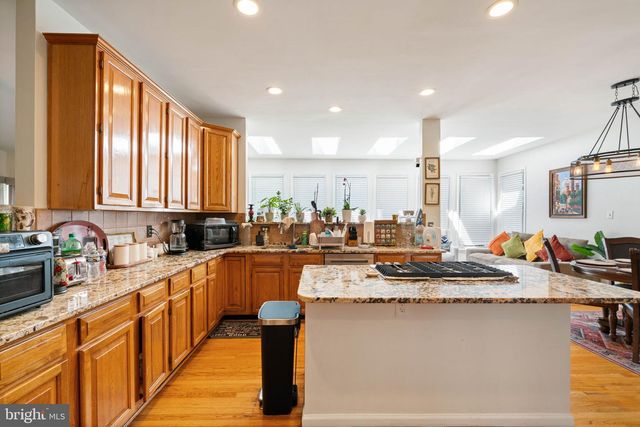 7616 SEABROOK LN, Springfield, VA 22153