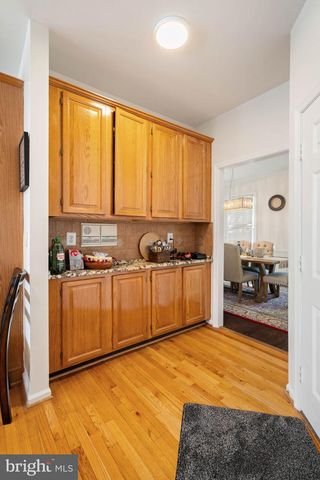 7616 SEABROOK LN, Springfield, VA 22153