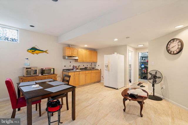 7616 SEABROOK LN, Springfield, VA 22153