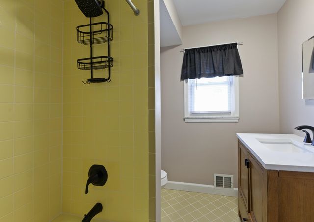 69-71 WEST 36TH ST, Bayonne, NJ 07002