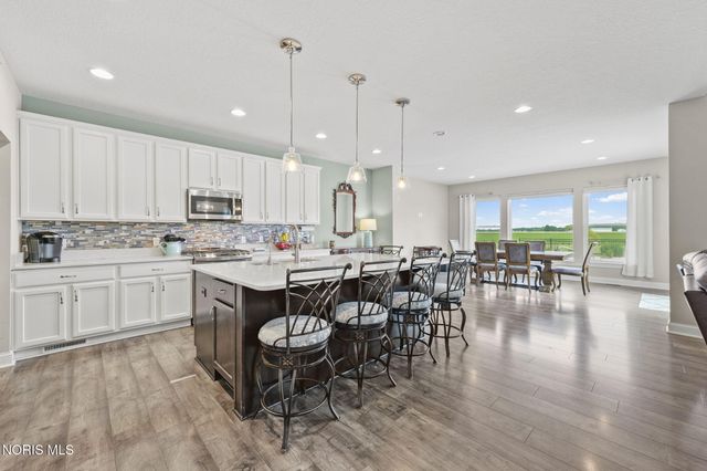 6137 Old Stone Trail, Curtice, OH 43412