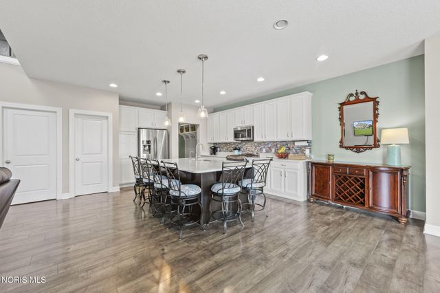6137 Old Stone Trail, Curtice, OH 43412