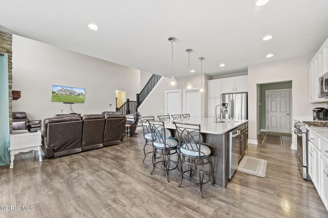 6137 Old Stone Trail, Curtice, OH 43412