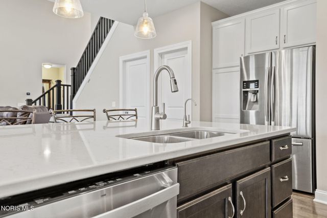 6137 Old Stone Trail, Curtice, OH 43412