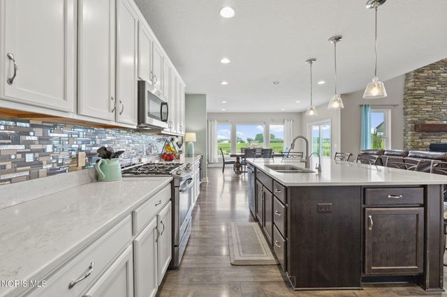 6137 Old Stone Trail, Curtice, OH 43412