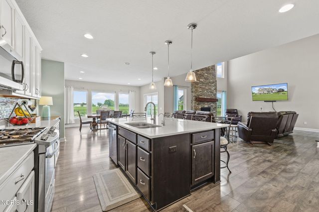 6137 Old Stone Trail, Curtice, OH 43412