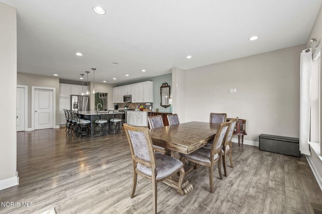 6137 Old Stone Trail, Curtice, OH 43412