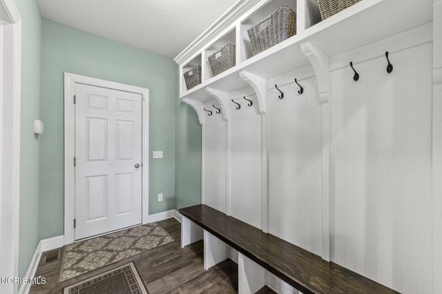 6137 Old Stone Trail, Curtice, OH 43412