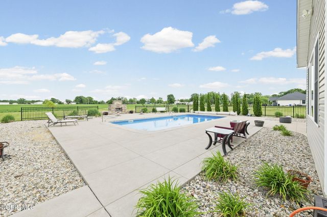 6137 Old Stone Trail, Curtice, OH 43412