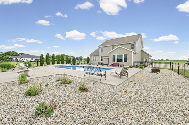 6137 Old Stone Trail, Curtice, OH 43412