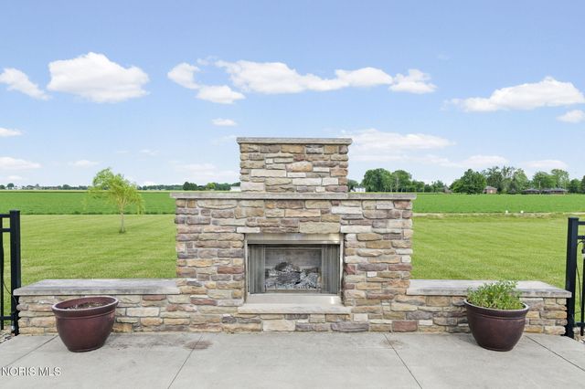 6137 Old Stone Trail, Curtice, OH 43412